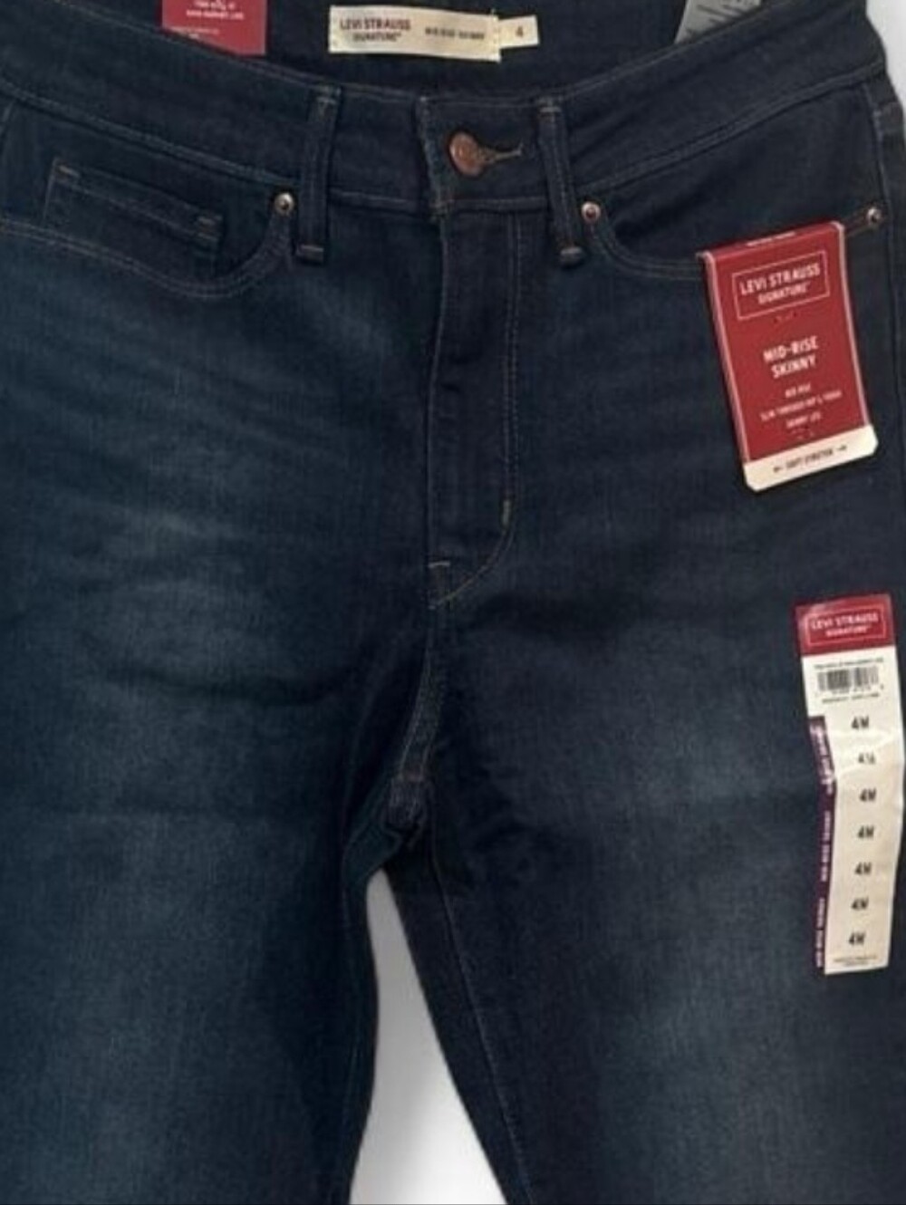 Levi's Women's Skinny Jeans in Dark Blue Wash - Picture 2 of 6
